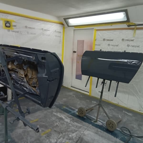 10.04.2025 1976 jensen interceptor blue more body work (9)
