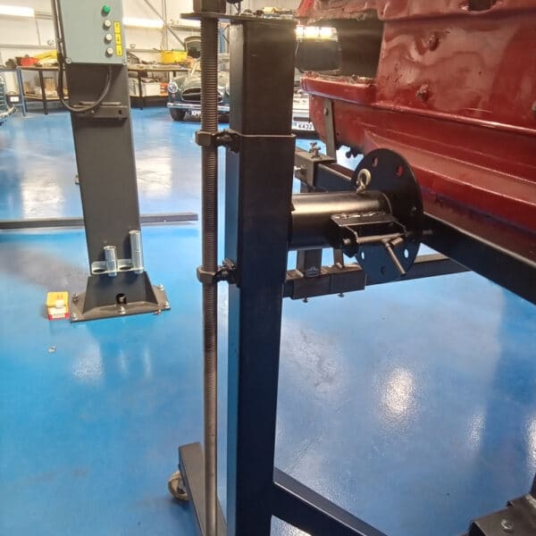 15042025 1978 mercedes 350sl stand (5)