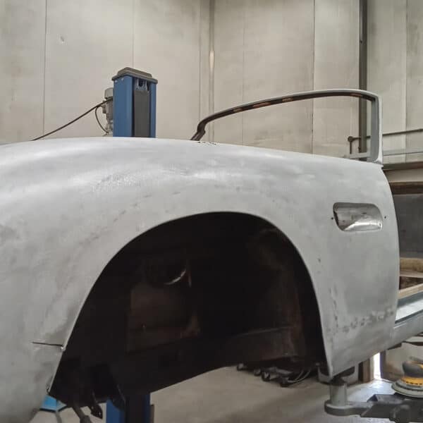 17042025 1969 aston martin db6 volante more welding (1)