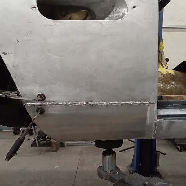 17042025 1969 aston martin db6 volante more welding (12)