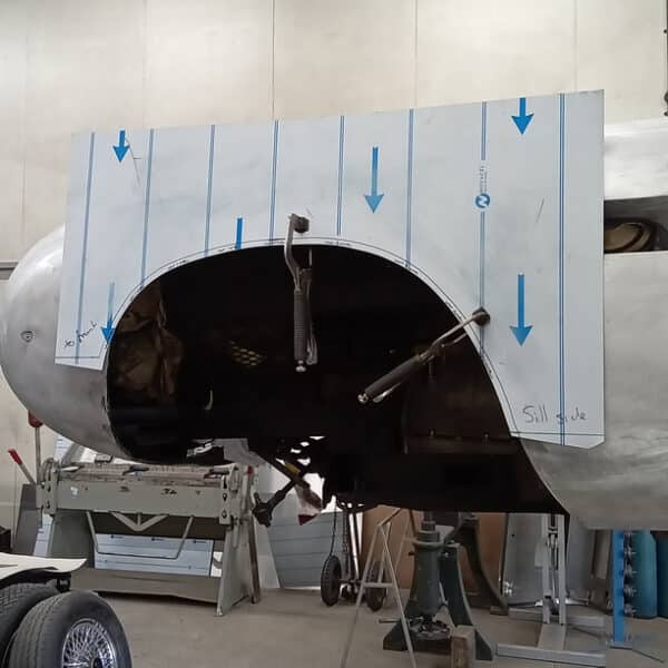 17042025 1969 aston martin db6 volante more welding (14)
