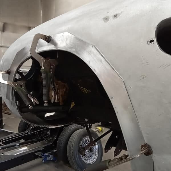 17042025 1969 aston martin db6 volante more welding (16)