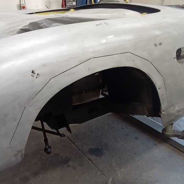17042025 1969 aston martin db6 volante more welding (18)