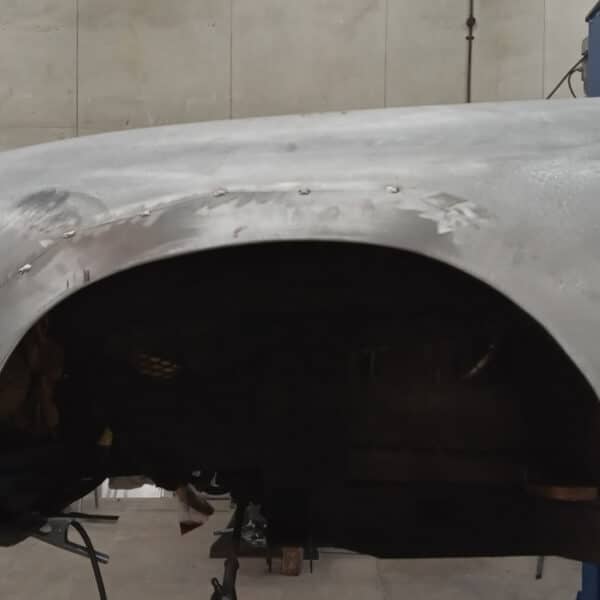 17042025 1969 aston martin db6 volante more welding (2)