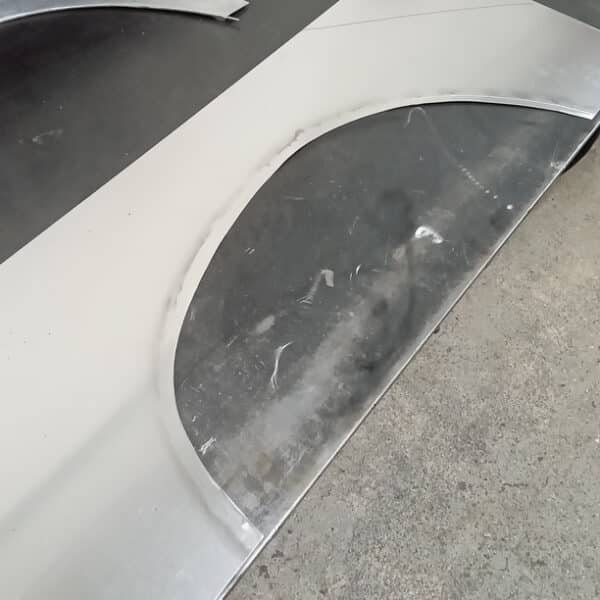 17042025 1969 aston martin db6 volante more welding (20)
