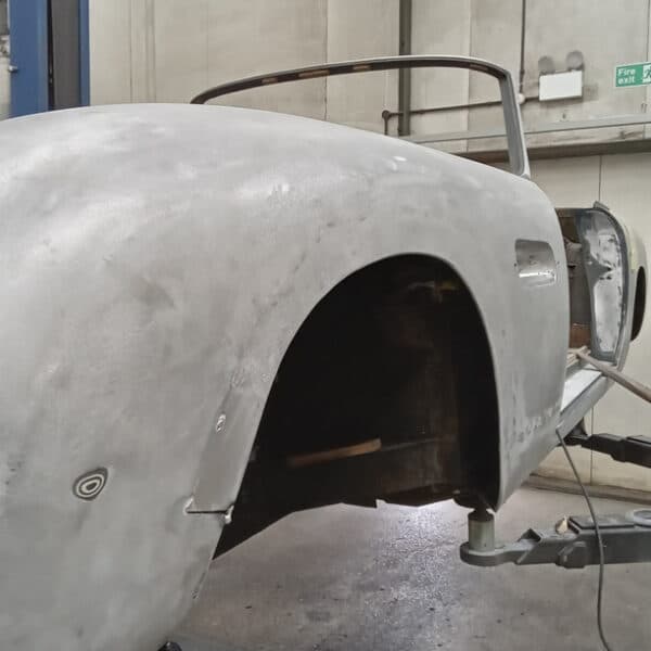 17042025 1969 aston martin db6 volante more welding (3)