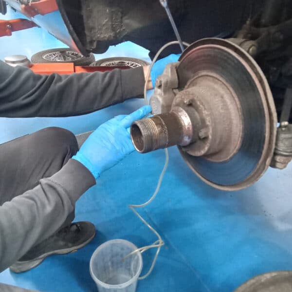 17042025 1975 mgb gt v8 brakes (31)