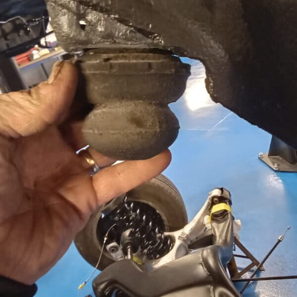 1987 mercedes 500 sl rear subframe refit (6)