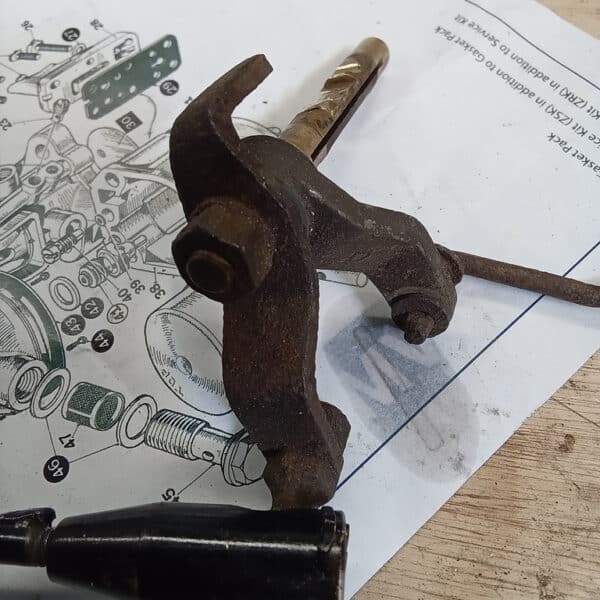 22.04.2025 1951 austin devon pickup green carb (12)