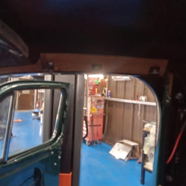 22.04.2025 1951 austin devon pickup green carb (21)