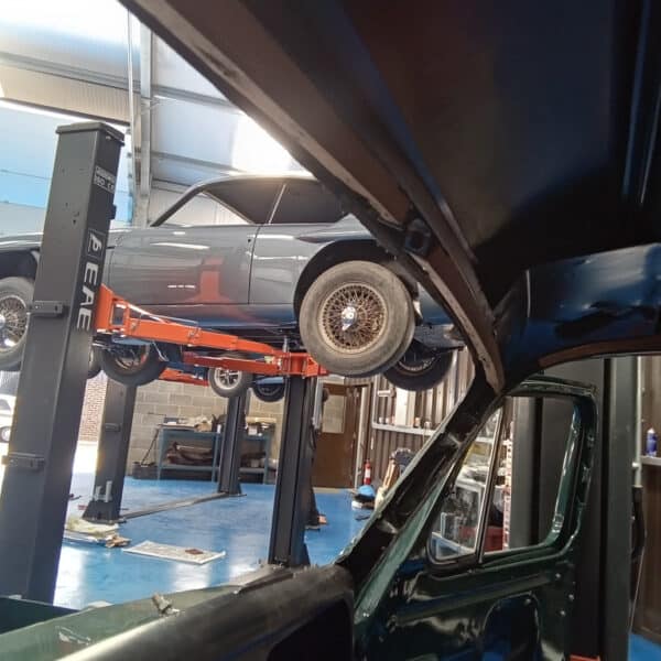 22.04.2025 1951 austin devon pickup green carb (23)