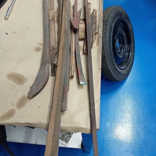 22.04.2025 1951 austin devon pickup green carb (4)