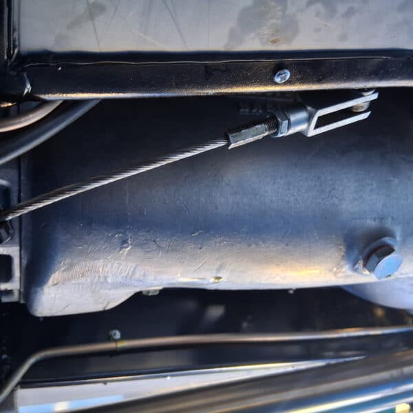 22.04.2025 1956 jensen 541 green handbrake (6)