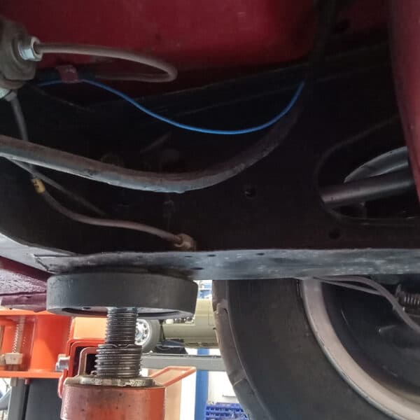22.04.2025 1968 austin mini cooper s red more rear window (13)