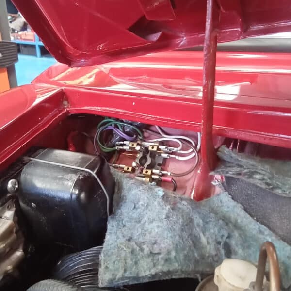 22.04.2025 1968 austin mini cooper s heated window (3)