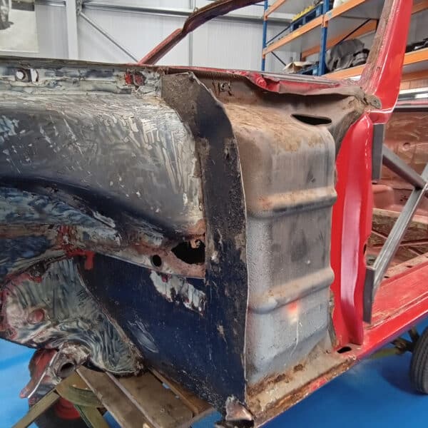 22.04.2025 1978 mercedes 350sl red (68)