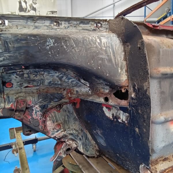 22.04.2025 1978 mercedes 350sl red (69)