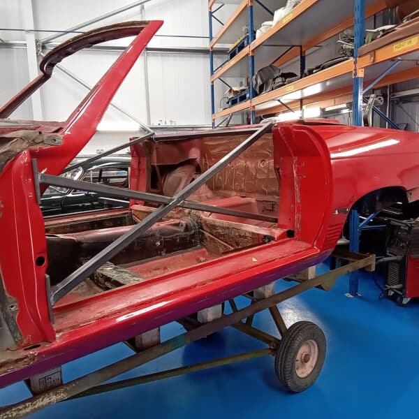 22.04.2025 1978 mercedes 350sl red (71)