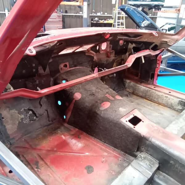 22.04.2025 1978 mercedes 350sl red (72)