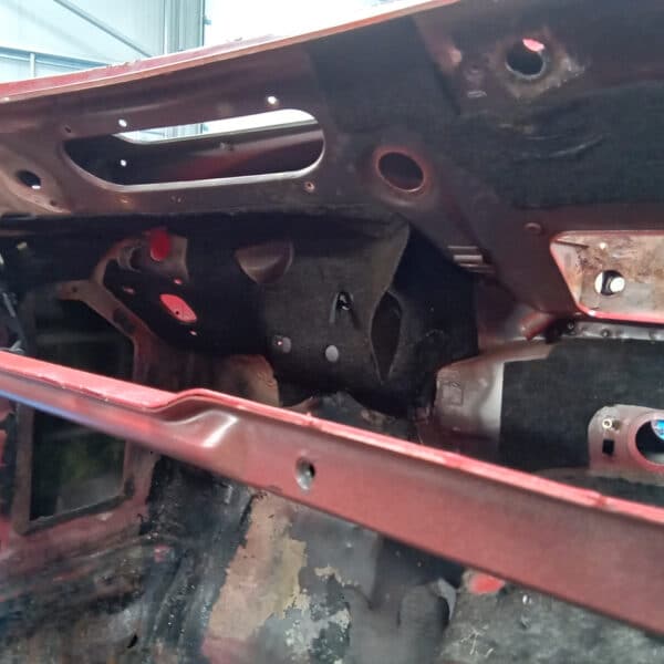 22.04.2025 1978 mercedes 350sl red (88)