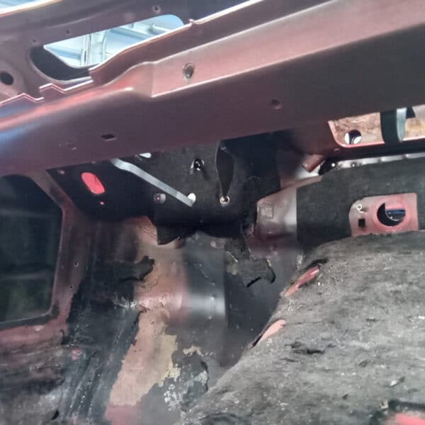 22.04.2025 1978 mercedes 350sl red (89)