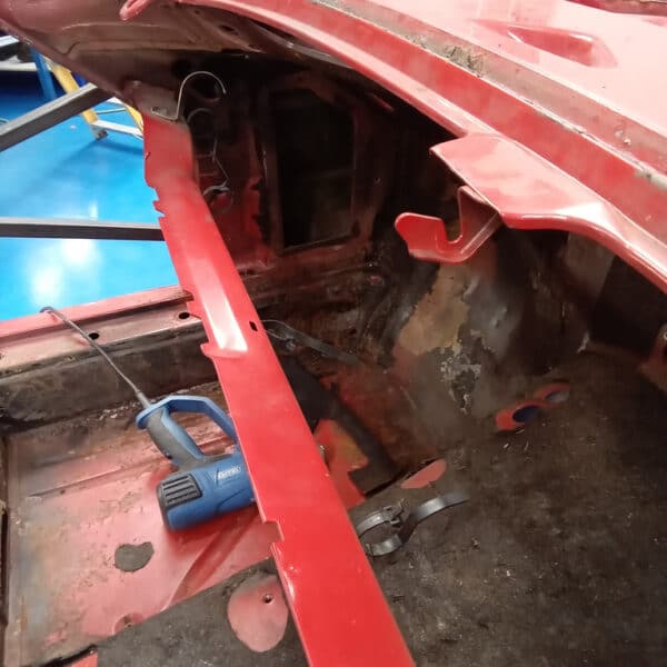 22.04.2025 1978 mercedes 350sl red (92)