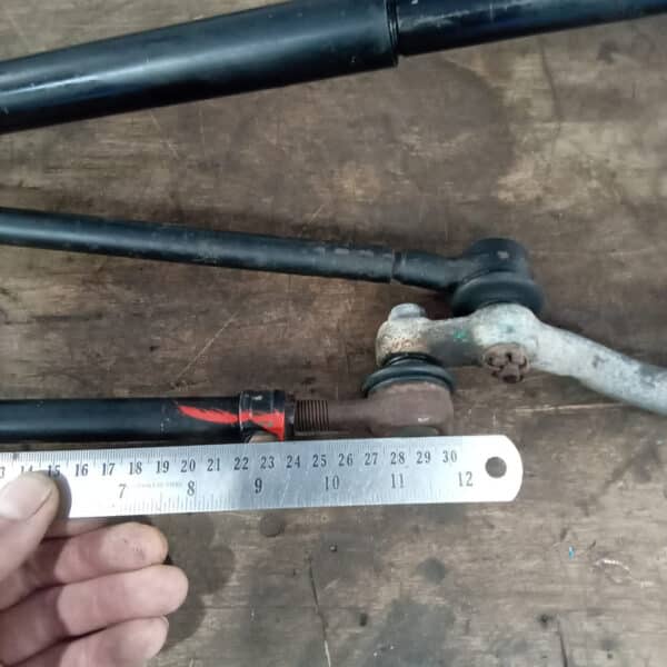 22.04.2025 1978 mercedes 350sl red strip down (1)