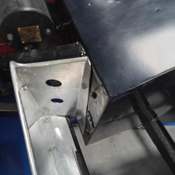 24.03.2025 1953 aston martin db24 black bonnet and door sill(13)