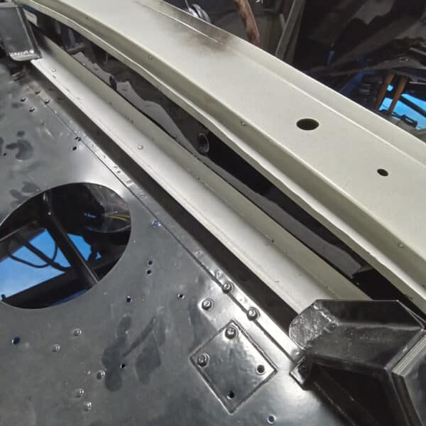 24.03.2025 1953 aston martin db24 black bonnet and door sill(16)