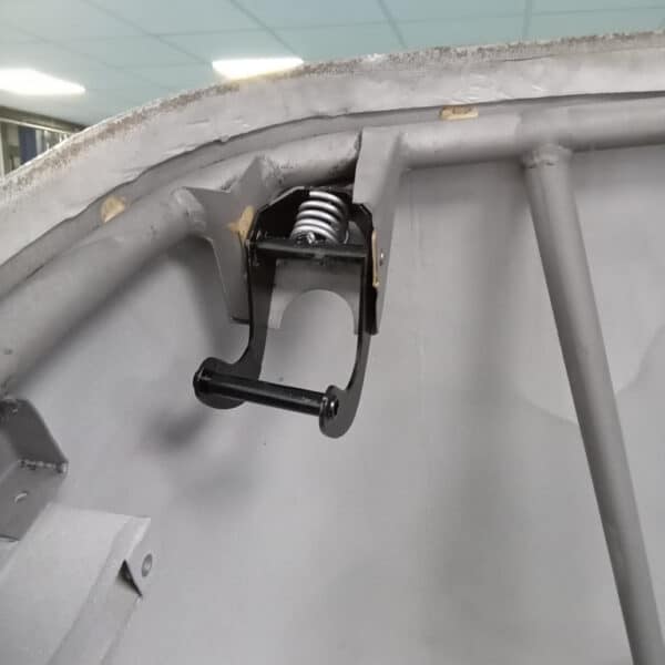24.03.2025 1953 aston martin db24 black bonnet and door sill(18)