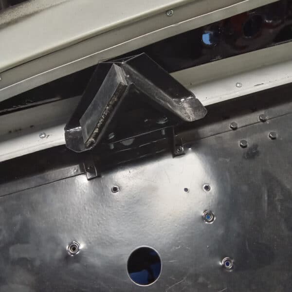 24.03.2025 1953 aston martin db24 black bonnet and door sill(19)