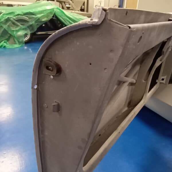 24.03.2025 1953 aston martin db24 black bonnet and door sill(2)