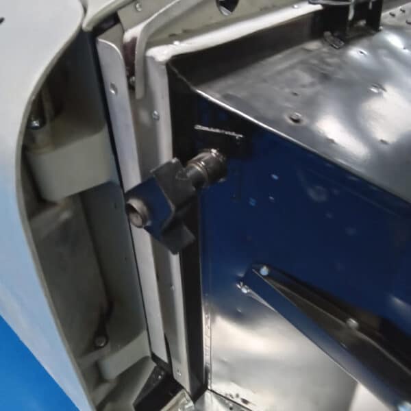 24.03.2025 1953 aston martin db24 black bonnet and door sill(21)