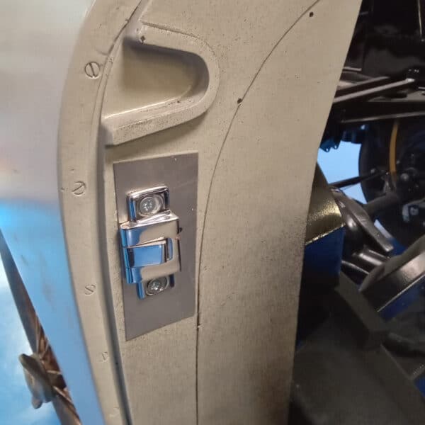 24.03.2025 1953 aston martin db24 black bonnet and door sill(8)