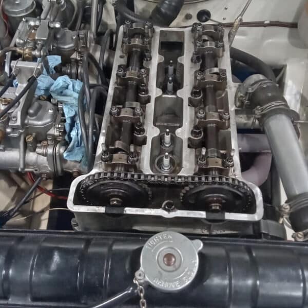 24.04.2025 1968 ford lotus cortina white and green camshafts (1)