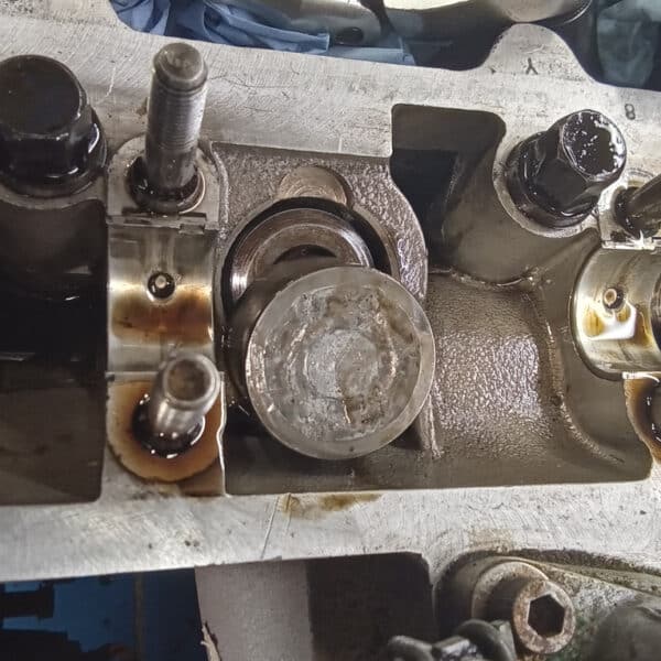 24.04.2025 1968 ford lotus cortina white and green camshafts (12)
