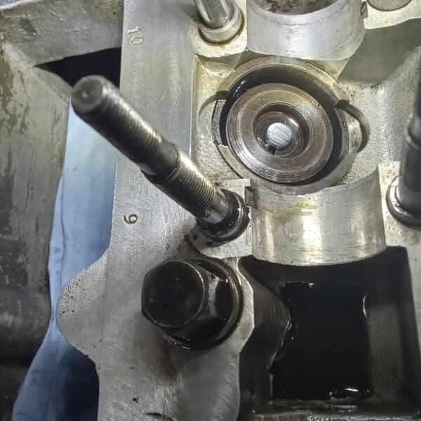 24.04.2025 1968 ford lotus cortina white and green camshafts (15)