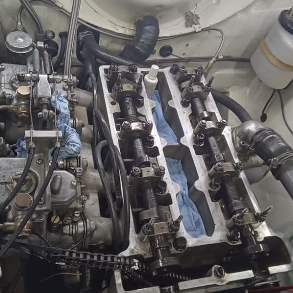 24.04.2025 1968 ford lotus cortina white and green camshafts (7)