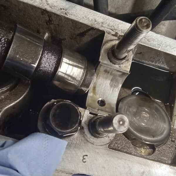 24.04.2025 1968 ford lotus cortina white and green camshafts (8)