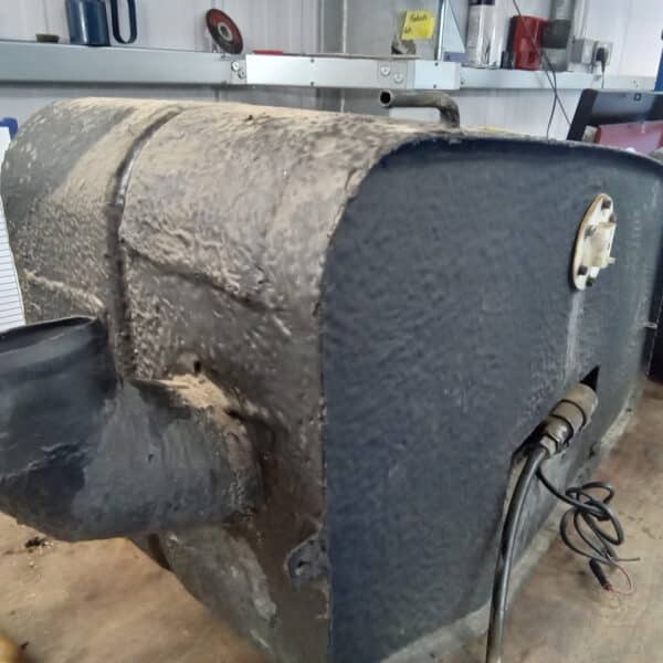 24.04.2025 1969 aston martin db6 volante blue blower fans and fuel tank (12)