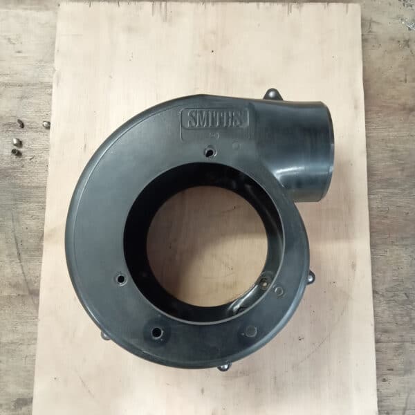 24.04.2025 1969 aston martin db6 volante blue blower fans and fuel tank (15)