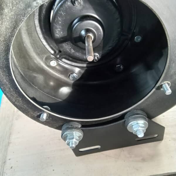 24.04.2025 1969 aston martin db6 volante blue blower fans and fuel tank (22)