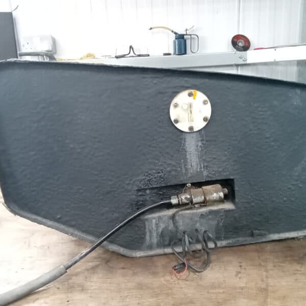 24.04.2025 1969 aston martin db6 volante blue blower fans and fuel tank (8)