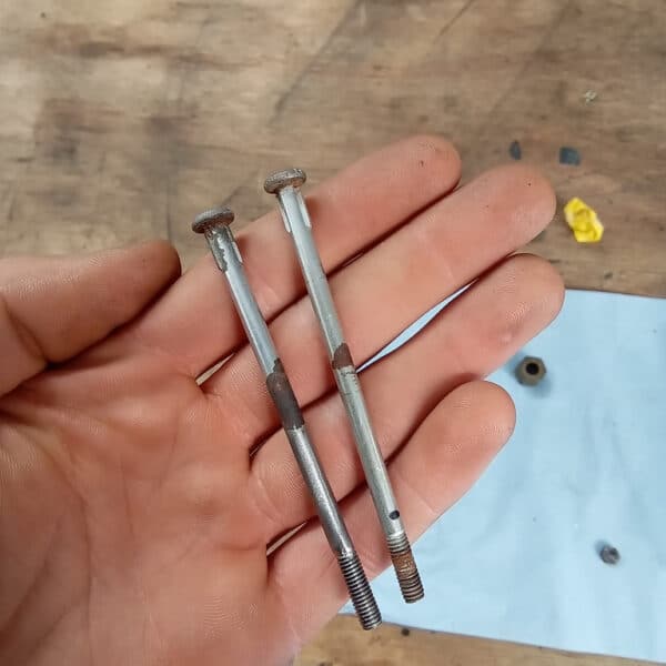 24.04.2025 1969 aston martin db6 volante blue restore heater fans (13)