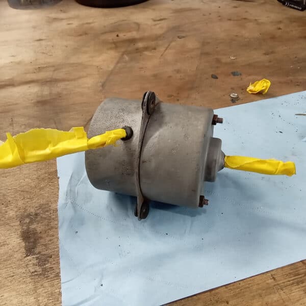 24.04.2025 1969 aston martin db6 volante blue restore heater fans (15)