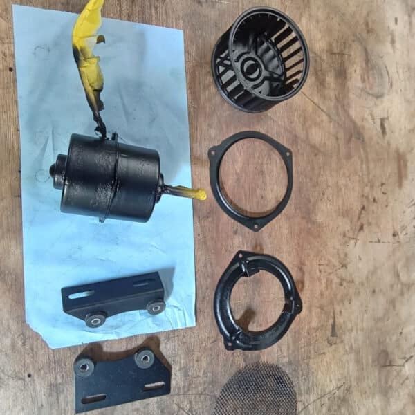 24.04.2025 1969 aston martin db6 volante blue restore heater fans (18)
