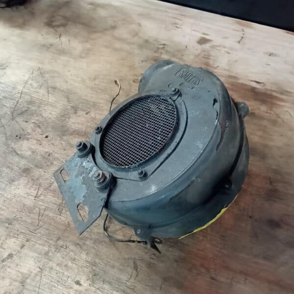 24.04.2025 1969 aston martin db6 volante blue restore heater fans (2)