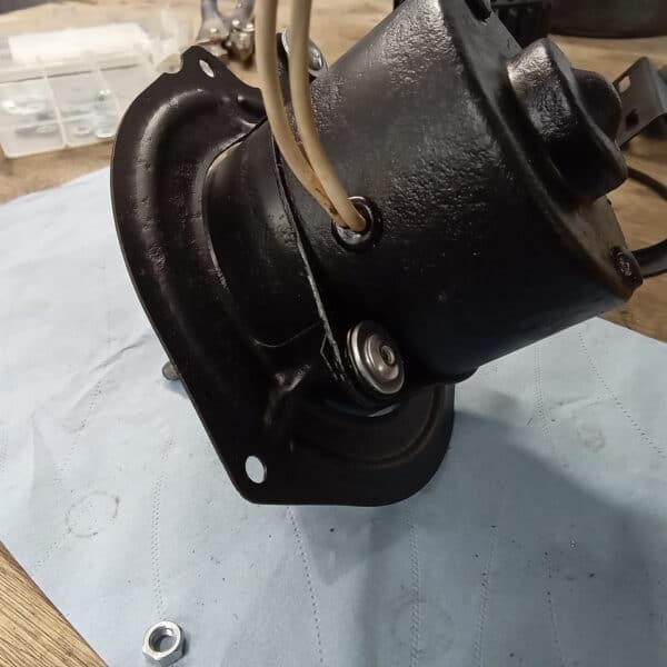 24.04.2025 1969 aston martin db6 volante blue restore heater fans (22)