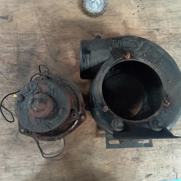 24.04.2025 1969 aston martin db6 volante blue restore heater fans (28)