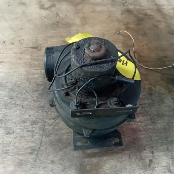 24.04.2025 1969 aston martin db6 volante blue restore heater fans (3)